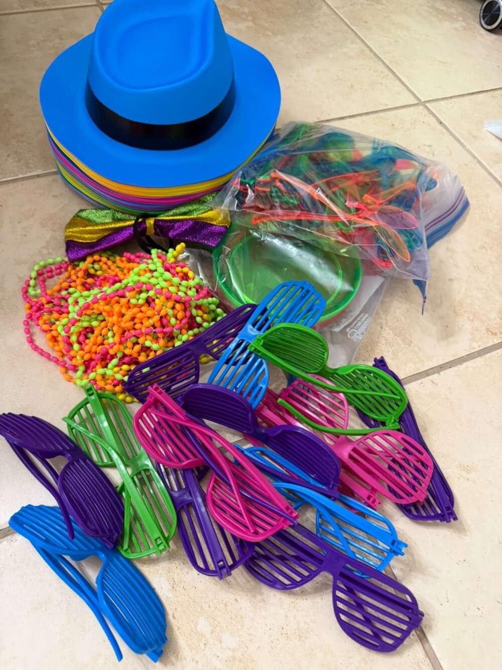 Neon Glow in the Dark Plastic Hats Plates Eye Glasses Flatware Party Supplies